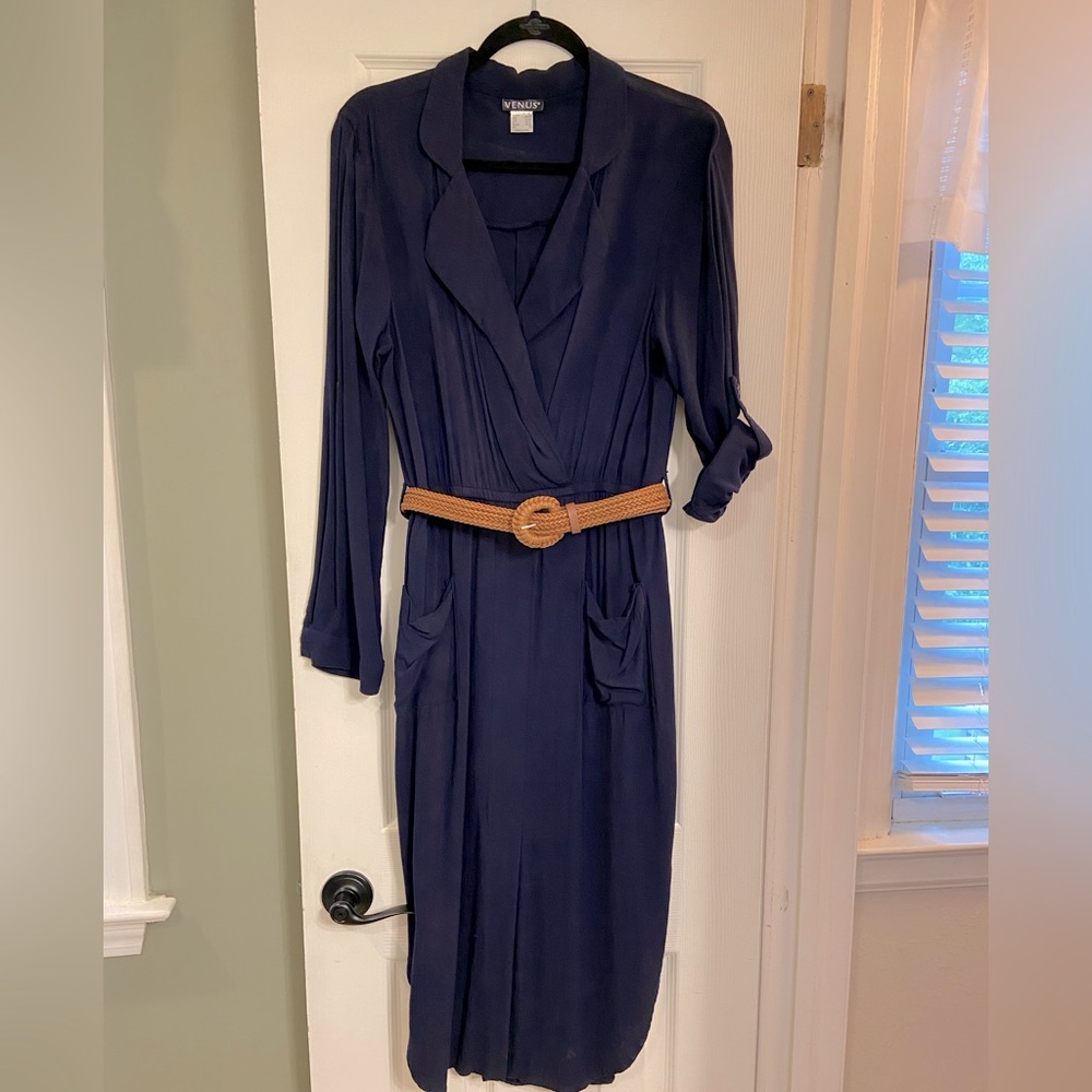 VENUS WOMENS NAVY BLUE DRESS.  SIZE LARGE. EUC.